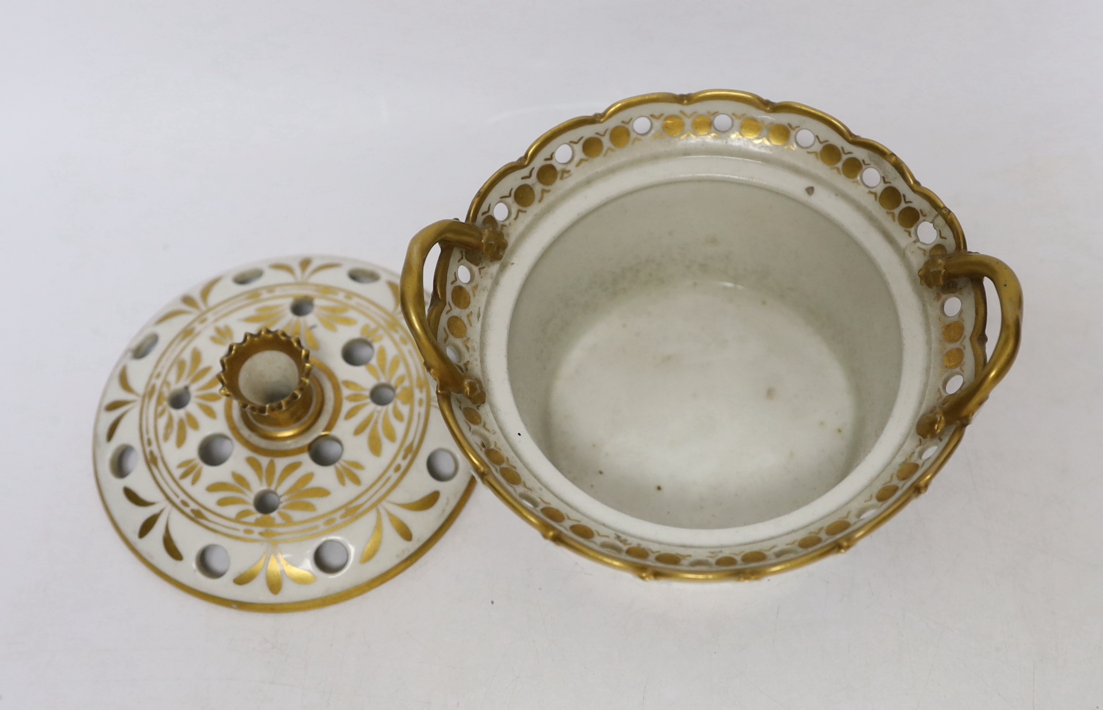 A Coalport pot pourri basket and cover painted with flowers, perhaps in the workshop of Thomas Baxter c.1805-10, 7.5cm high